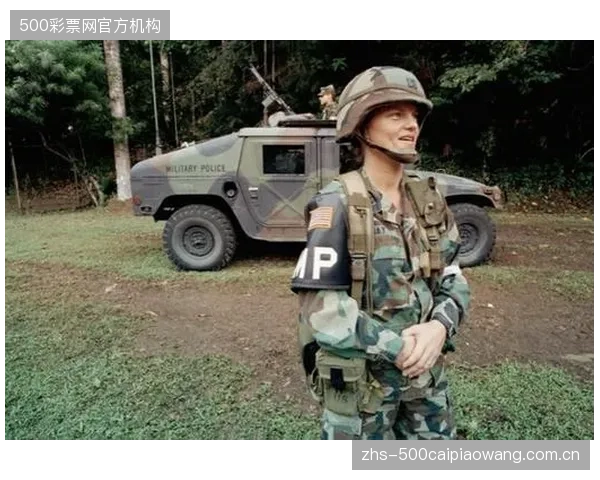巴拿马的边路进攻是其反击战术的重要组成部分，两翼球员个人能力突出。
